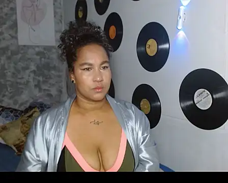 Snapshot of Ambar_foxy chatting on 12-13-25, 07:53 Ambar foxy online show from 12-13-25, 07:53