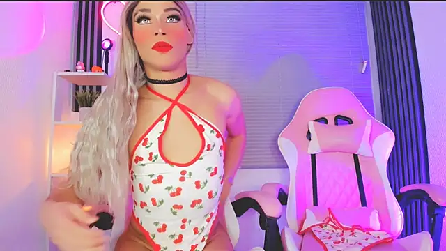 Snapshot of HallieAnnie chatting on 11-20-25, 02:12 HallieAnnie online show from 11-20-25, 02:12