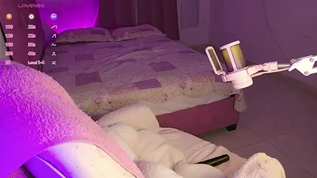 EmillieX online show from 11-08-25, 11:03