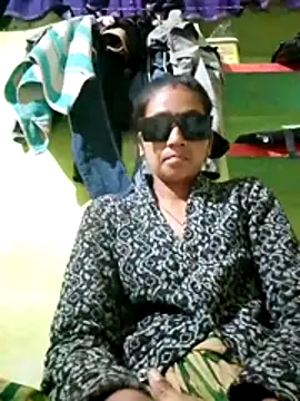 Snapshot of Sexy_monikah chatting on 12-15-25, 03:27 Sexy monikah online show from 12-15-25, 03:27