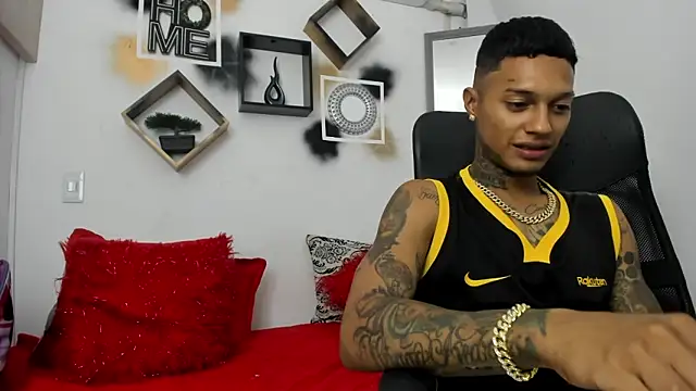 YuleimysAndAlex online show from 11-08-25, 03:18