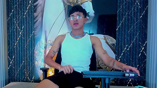 Yilmer hot online show from 11-02-25, 07:00