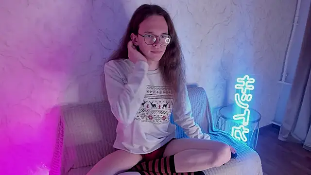 Snapshot of Mark_Glover chatting on 12-04-25, 10:13 Mark Glover online show from 12-04-25, 10:13