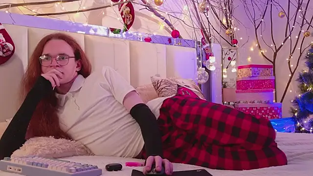 Snapshot of Mark_Glover chatting on 12-17-25, 03:29 Mark Glover online show from 12-17-25, 03:29