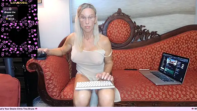 Snapshot of ChrisTinaBruce chatting on 11-16-25, 02:00 ChrisTinaBruce online show from 11-16-25, 02:00