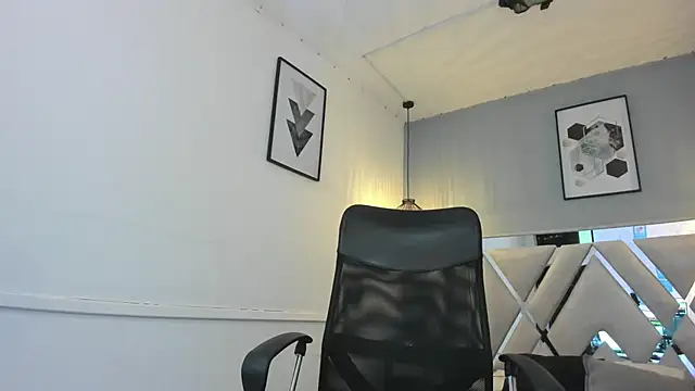 zoe-moreau online show from 01-15-26, 08:12