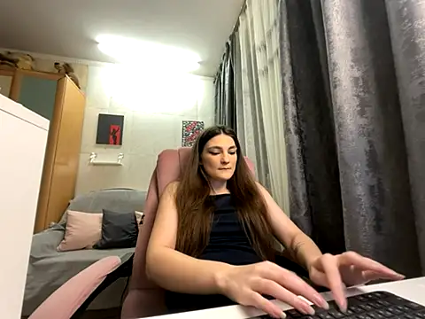 HelgaMun online show from 11-13-25, 05:50