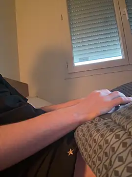 Snapshot of homme20 chatting on 12-22-25, 02:58 homme20 online show from 12-22-25, 02:58