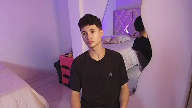 Snapshot of Eiden_Blake chatting on 01-10-26, 03:19 Eiden Blake online show from 01-10-26, 03:19