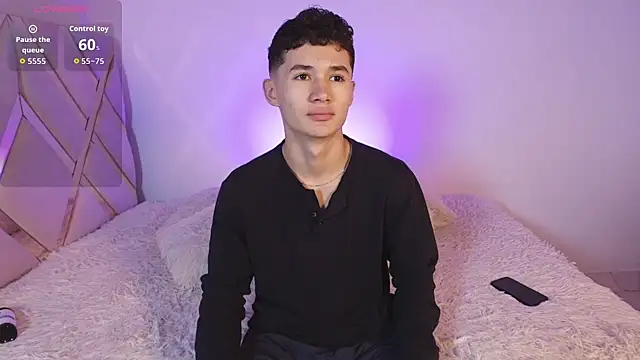 Snapshot of Eiden_Blake chatting on 01-18-26, 11:30 Eiden Blake online show from 01-18-26, 11:30