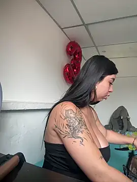 Snapshot of Valen_Ross chatting on 11-05-25, 06:08 Valen Ross online show from 11-05-25, 06:08