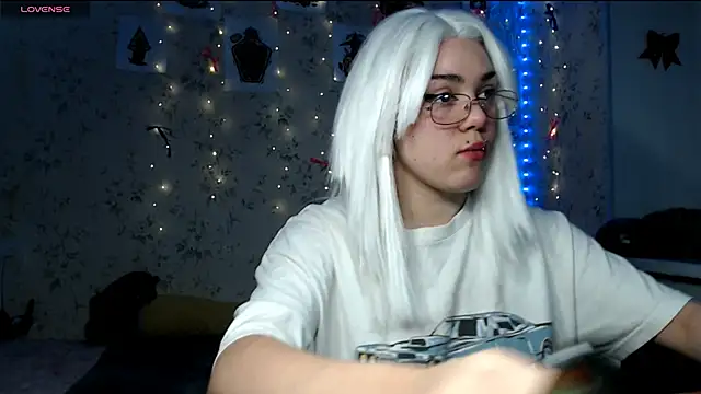 Snapshot of KotiK_meov chatting on 11-24-25, 04:29 KotiK meov online show from 11-24-25, 04:29