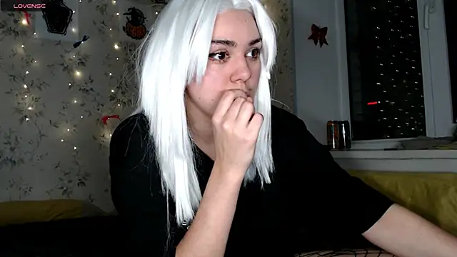 Snapshot of KotiK_meov chatting on 11-28-25, 04:42 KotiK meov online show from 11-28-25, 04:42