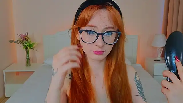 Snapshot of WICKEDEMBER chatting on 05-17-26, 01:58 WICKEDEMBER online show from 05-17-26, 01:58