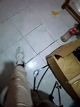 Snapshot of Exquisito423 chatting on 12-18-25, 08:15 Exquisito423 online show from 12-18-25, 08:15