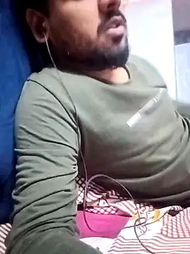 Snapshot of naughtyboyjii chatting on 11-11-25, 05:29 naughtyboyjii online show from 11-11-25, 05:29