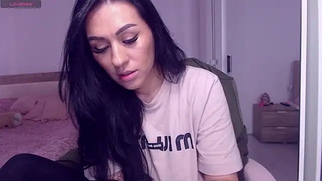Snapshot of RachelVegass chatting on 05-18-26, 11:38 RachelVegass online show from 05-18-26, 11:38