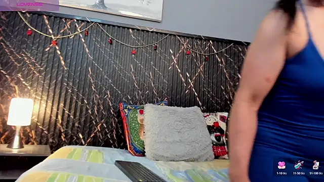 Snapshot of clara_heat chatting on 12-14-25, 01:05 clara heat online show from 12-14-25, 01:05