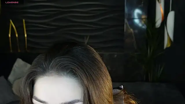 Snapshot of melanie_neal chatting on 11-25-25, 09:04 melanie neal online show from 11-25-25, 09:04