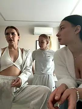 Snapshot of MelissaPinkiss chatting on 11-21-25, 11:42 MelissaPinkiss online show from 11-21-25, 11:42