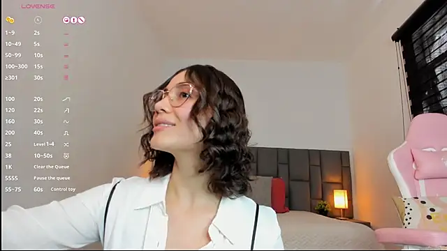 sara ospinna online show from 11-12-25, 03:23