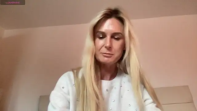 Alexis Newick online show from 11-06-25, 03:35