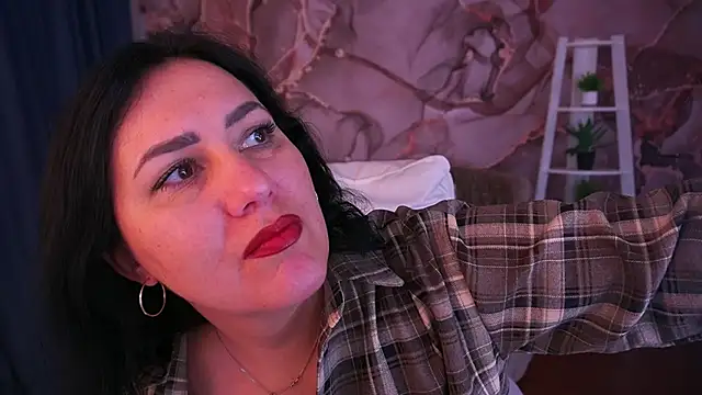 Snapshot of VelvetLuck chatting on 12-01-25, 02:00 VelvetLuck online show from 12-01-25, 02:00