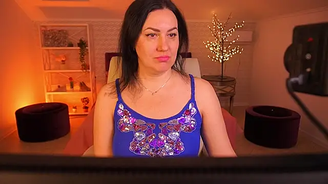 VelvetLuck online show from 04-15-26, 06:09