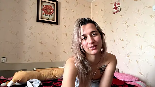 Snapshot of Auroragin chatting on 11-08-25, 10:48 Auroragin online show from 11-08-25, 10:48