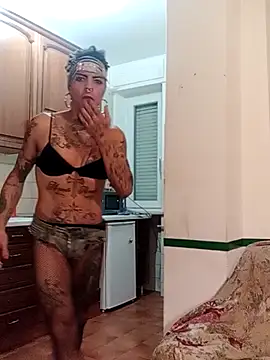 Snapshot of 00Travsharongomez chatting on 11-06-25, 11:04 00Travsharongomez online show from 11-06-25, 11:04