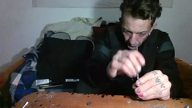 Snapshot of 00Travsharongomez chatting on 11-29-25, 04:04 00Travsharongomez online show from 11-29-25, 04:04