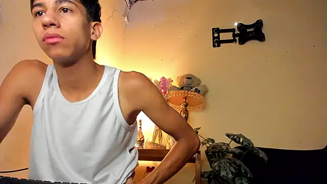 Snapshot of lucian_davii chatting on 12-05-25, 02:36 lucian davii online show from 12-05-25, 02:36