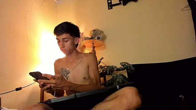 Snapshot of lucian_davii chatting on 12-15-25, 07:18 lucian davii online show from 12-15-25, 07:18