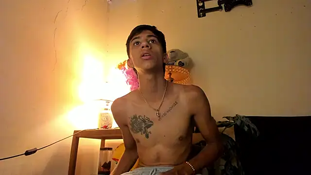 Snapshot of lucian_davii chatting on 12-16-25, 02:33 lucian davii online show from 12-16-25, 02:33