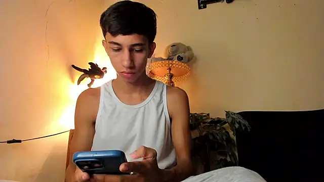 Snapshot of lucian_davii chatting on 12-17-25, 03:29 lucian davii online show from 12-17-25, 03:29