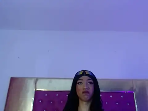 Megan-red-flame online show from 11-18-25, 07:51