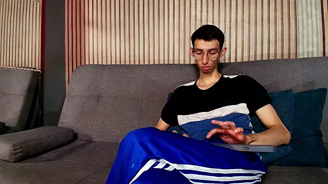 Snapshot of ZyroNight chatting on 11-27-25, 07:27 ZyroNight online show from 11-27-25, 07:27