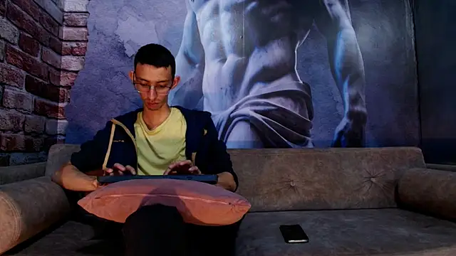 Snapshot of ZyroNight chatting on 12-17-25, 07:20 ZyroNight online show from 12-17-25, 07:20