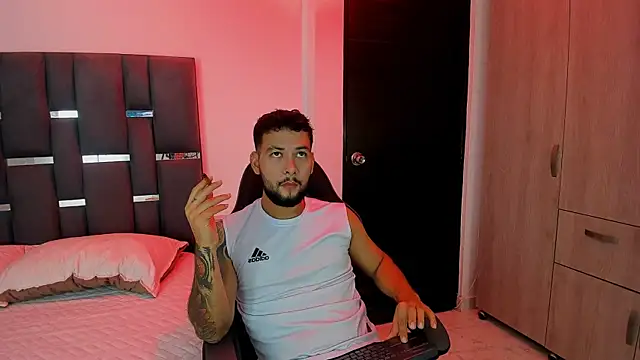 Snapshot of noah_corvelle chatting on 11-11-25, 12:43 noah corvelle online show from 11-11-25, 12:43