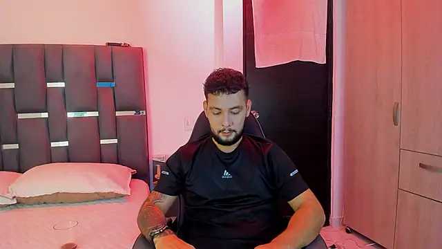 Snapshot of noah_corvelle chatting on 11-12-25, 10:30 noah corvelle online show from 11-12-25, 10:30