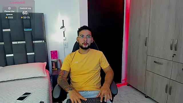 Snapshot of noah_corvelle chatting on 11-17-25, 10:04 noah corvelle online show from 11-17-25, 10:04