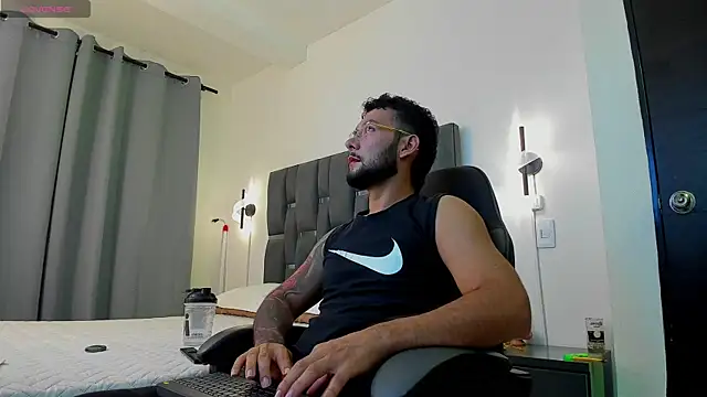 Snapshot of noah_corvelle chatting on 11-18-25, 11:26 noah corvelle online show from 11-18-25, 11:26