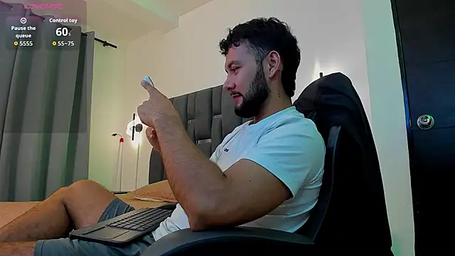 Snapshot of noah_corvelle chatting on 11-20-25, 06:24 noah corvelle online show from 11-20-25, 06:24