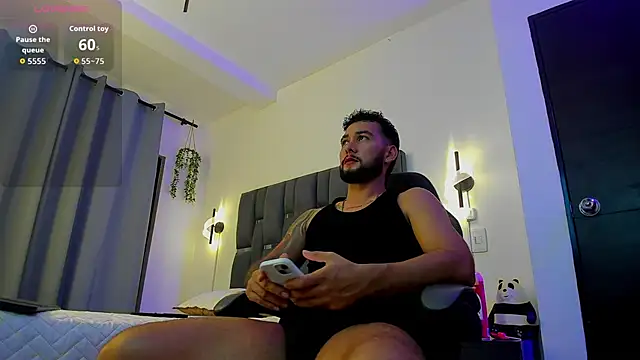 Snapshot of noah_corvelle chatting on 11-25-25, 01:49 noah corvelle online show from 11-25-25, 01:49