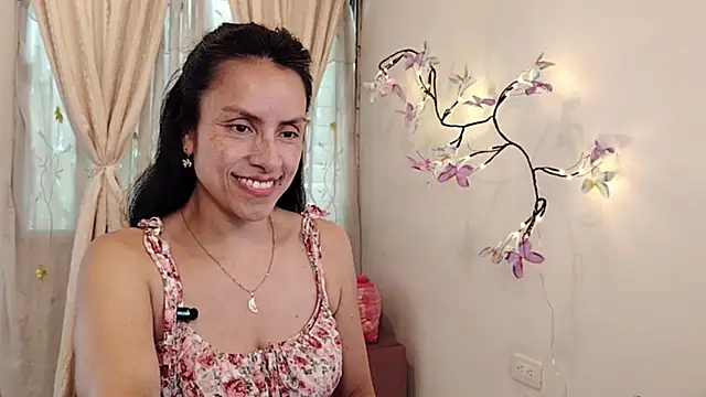 Snapshot of Bella_Exhibition chatting on 05-09-26, 07:19 Bella Exhibition online show from 05-09-26, 07:19