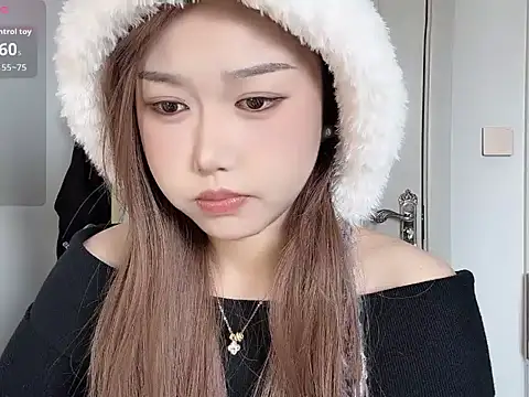 Xiaoji61 online show from 11-21-25, 04:33