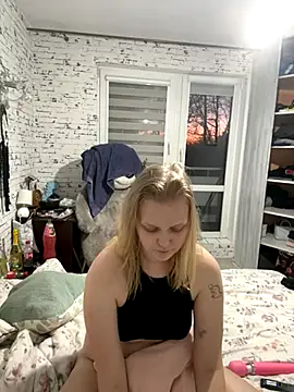 Snapshot of hotgoodgirll chatting on 12-17-25, 03:29 hotgoodgirll online show from 12-17-25, 03:29