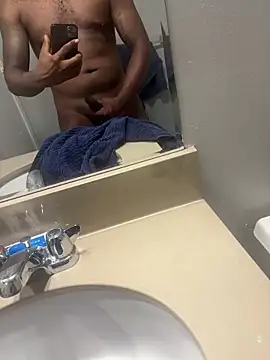 Snapshot of Smoove33 chatting on 11-18-25, 05:12 Smoove33 online show from 11-18-25, 05:12