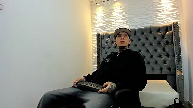 Snapshot of DANTE_ARMSTRONG chatting on 12-19-25, 03:46 DANTE ARMSTRONG online show from 12-19-25, 03:46