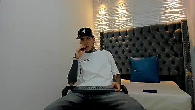 Snapshot of DANTE_ARMSTRONG chatting on 01-09-26, 03:42 DANTE ARMSTRONG online show from 01-09-26, 03:42